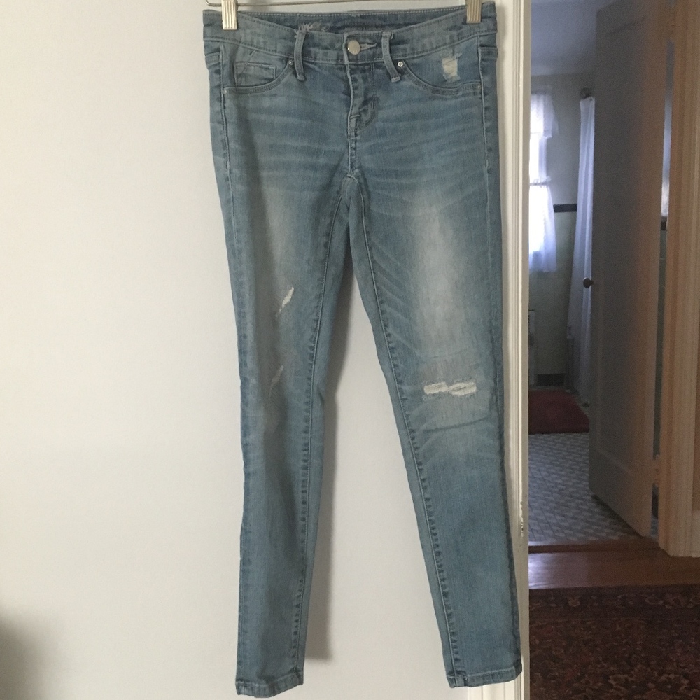 Mossimo - Distressed  Mid Rise Jeggings. - HOLIDAY SALE